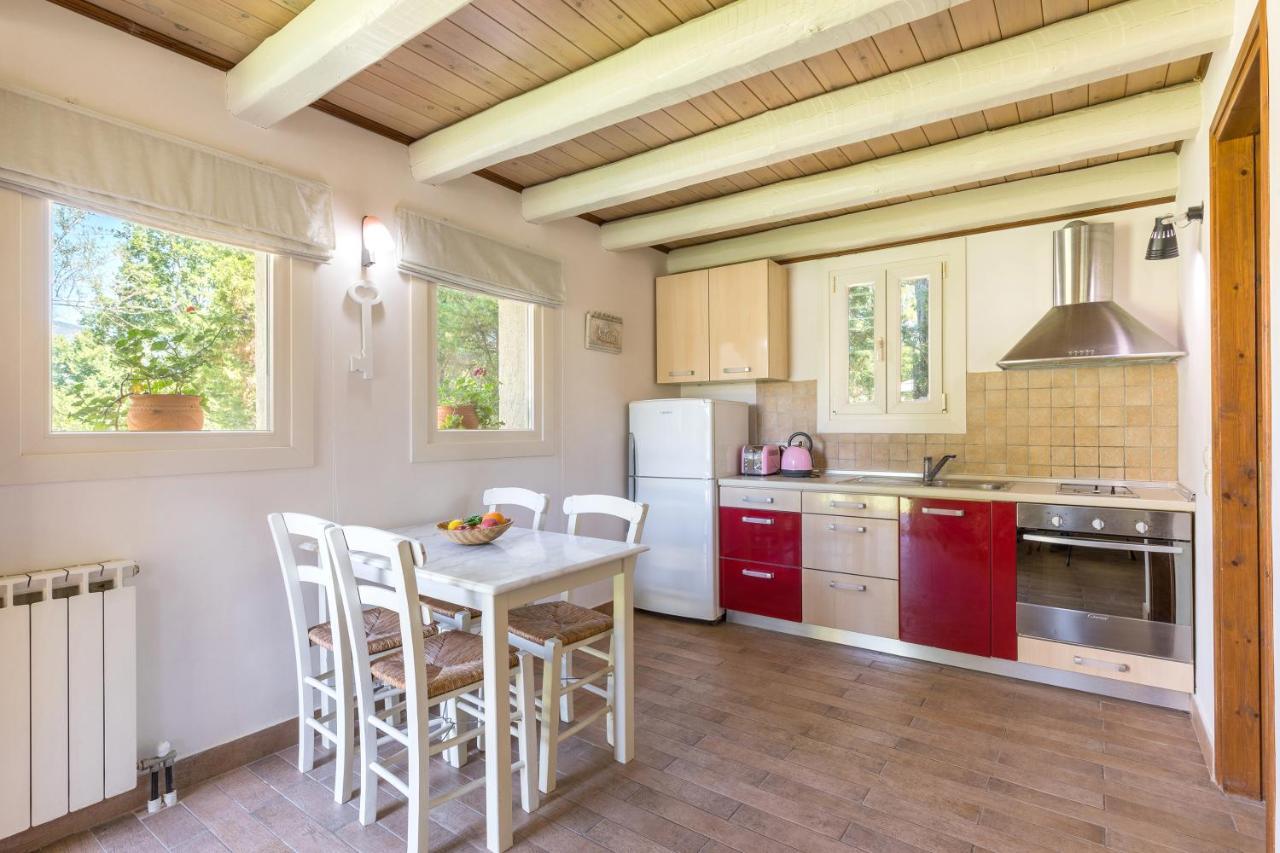 Petrinos Cottage Dafníla Kültér fotó